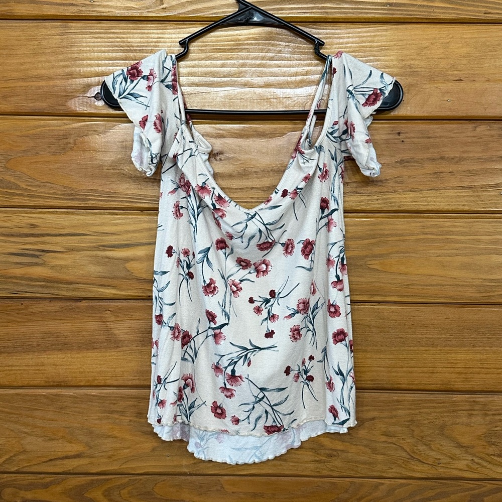 American Eagle top. Size small.